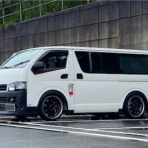 ハイエースバン TRH200V