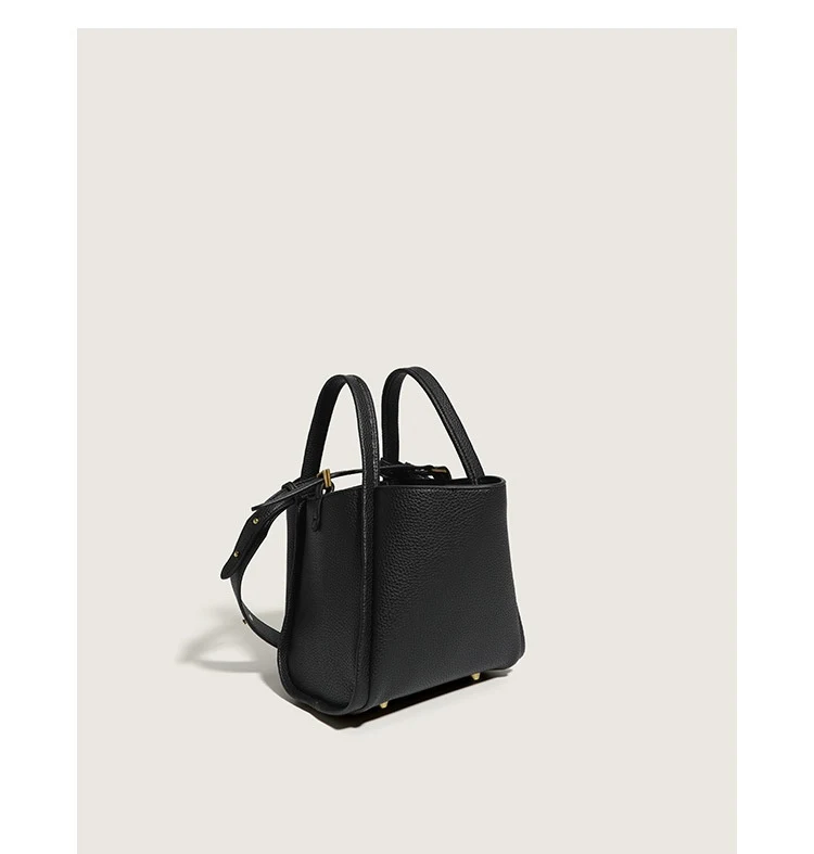 Sac seau couleur unie, surface douce, design spécial, polyvalent et assorti à tout. Confort et style pour toutes les occasions.