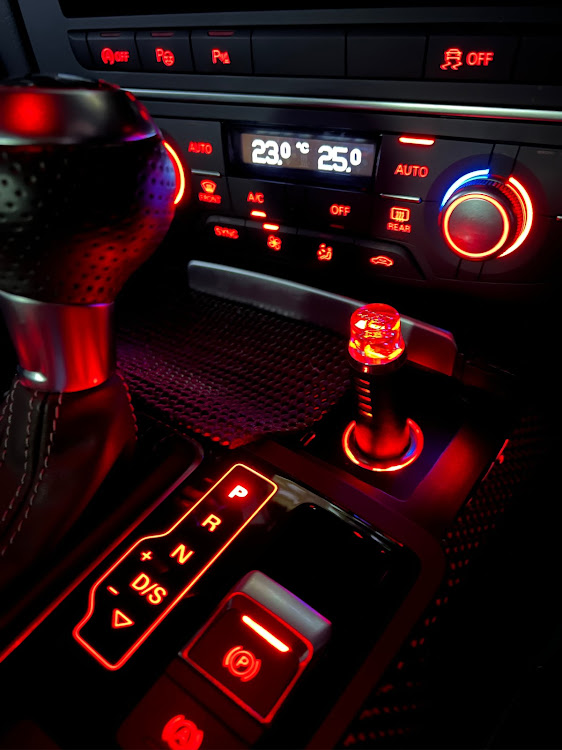 RS6 アバントのアロマディフューザー・オッサンは早起き・オッサンすぐ疲れる・Audiのある生活・車中泊仕様に関するカスタム事例の投稿画像1枚目