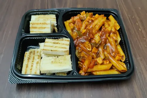 Paneer Penne Pasta In Red Sauce With Garlic Toast [2 Slice]