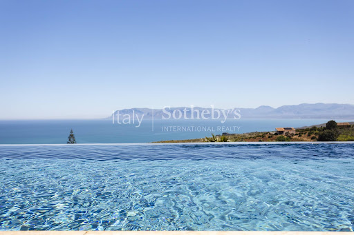 Villa with pool and terrace 2