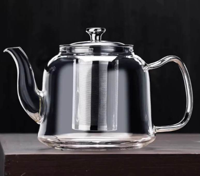 Tetera de gran capacidad resistente al calor de vidrio ideal para preparar y servir té. Disfruta de tus infusiones con elegancia y facilidad.