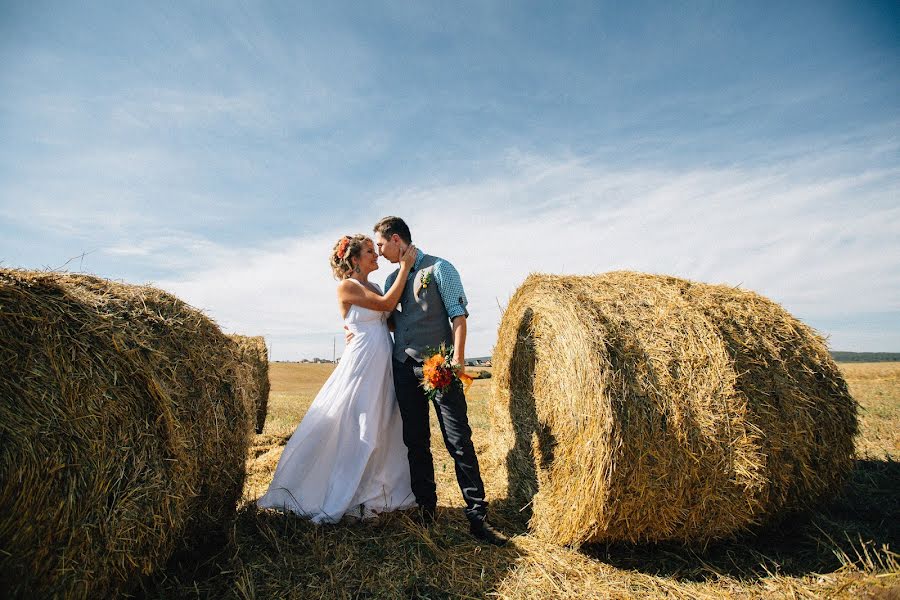 Fotógrafo de casamento Konstantin Glazkov (glazkovkg). Foto de 23 de março 2016