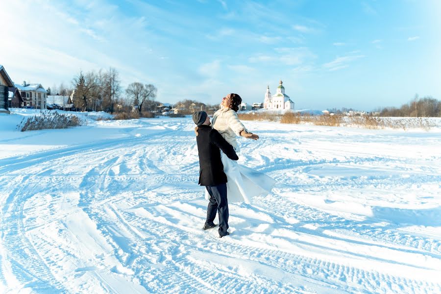 Fotógrafo de casamento Elena Babinceva (comilfo19). Foto de 3 de março 2021