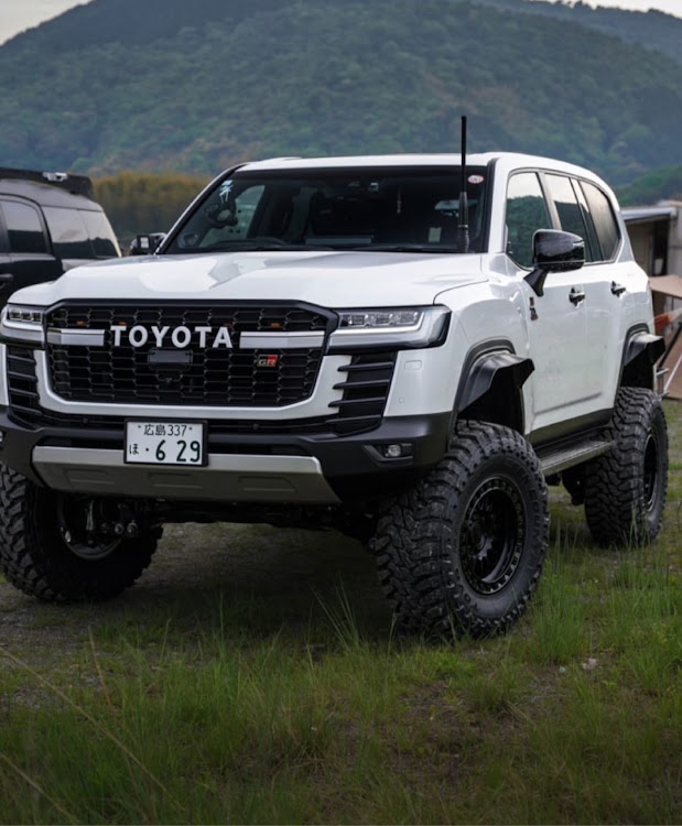 ランドクルーザーのSKT Outdoor・lc300gr・MGT Design・#SKTグリルマーカー・topographyに関するカスタム事例の投稿画像1枚目