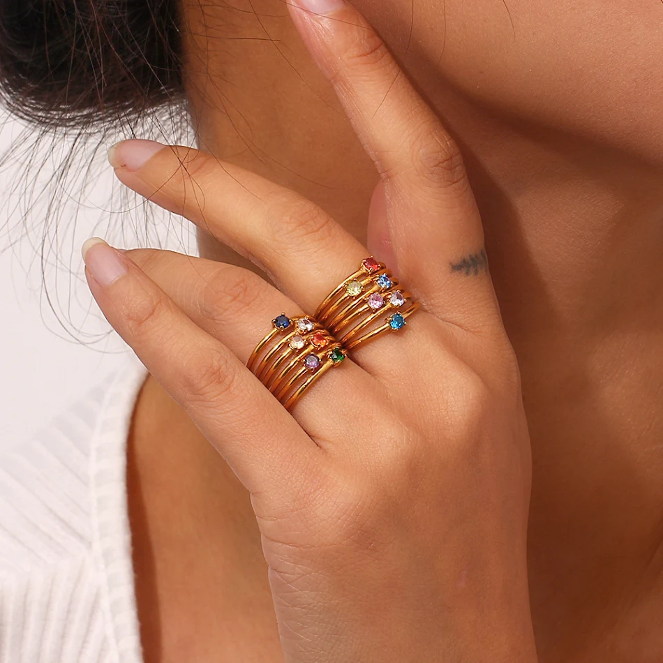 Mode, eenvoudige en lichte luxe verjaardagsring, een stijlvol accessoire om je speciale dag te vieren, ideaal om cadeau te geven.