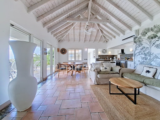 Villa with pool 4