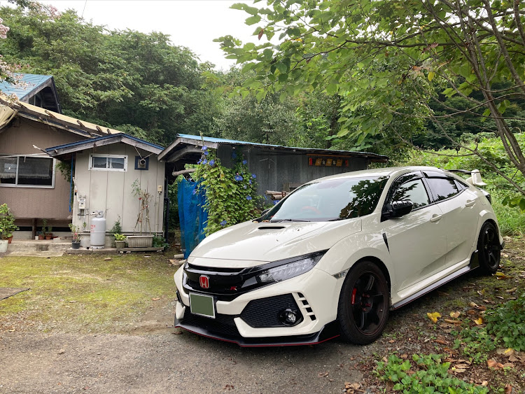 シビックタイプRのFK8・シビックタイプR・長距離・ドライブ・田舎の風景に関するカスタム事例の投稿画像1枚目