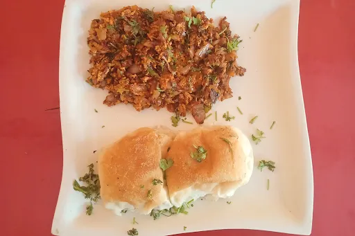 Schezwan Egg Bhurji [2 Eggs] With 2 Pav