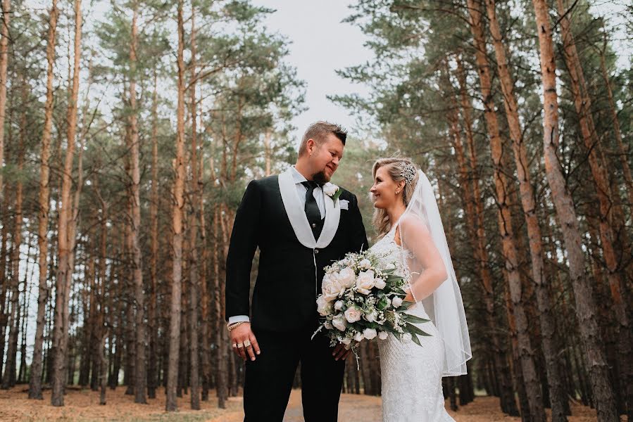 Wedding photographer Cheryl Mains (cherylmains). Photo of 7 April 2019