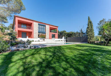 Villa avec piscine et terrasse 4