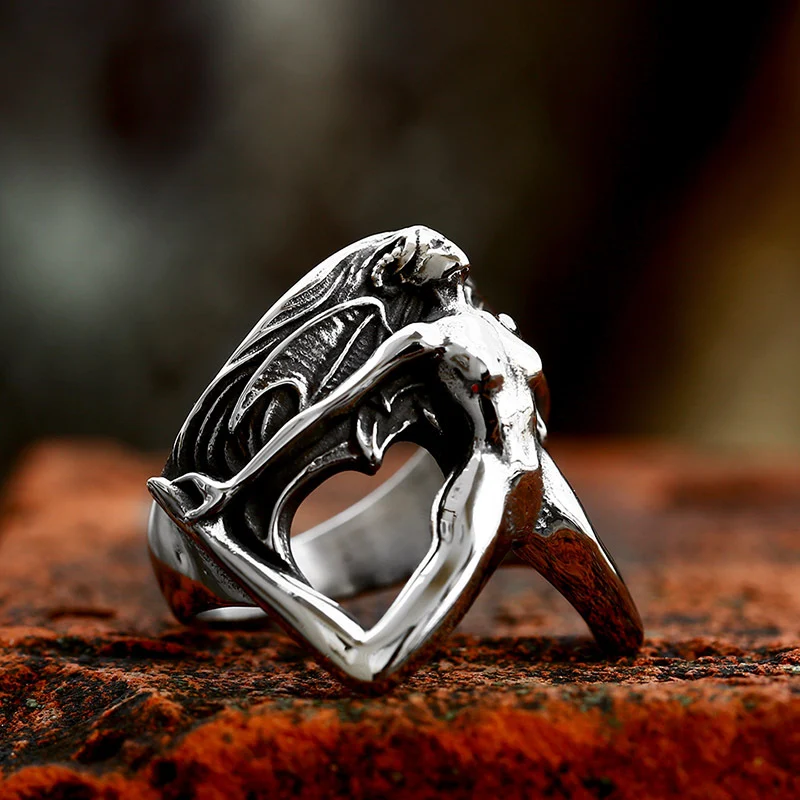 Title 4, Gothic Stainless Steel Devil Ring. Pronk met je...