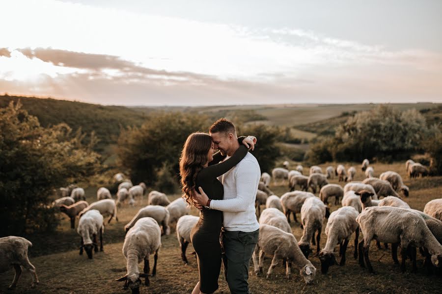 Jurufoto perkahwinan Virág Mészáros (awhjs). Foto pada 26 Jun 2020