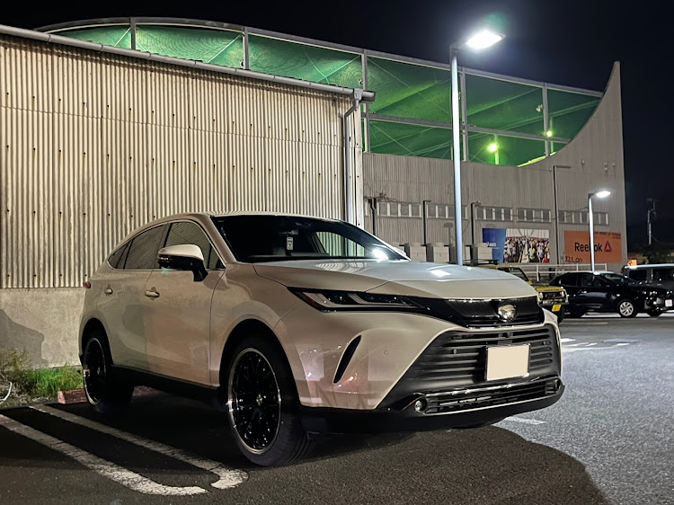 ハリアーのスパシャン2023・21インチホイール・洗車・チュウヒエンブレムに関するカスタム事例の投稿画像2枚目