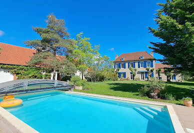 Propriété avec piscine et jardin 2