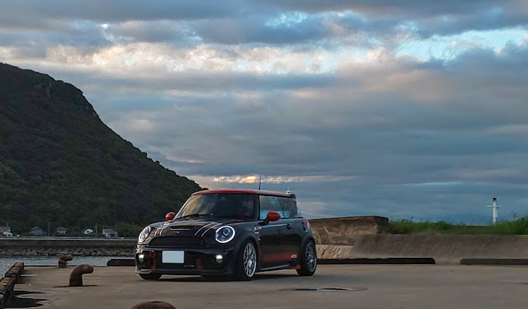 MINI ジョンクーパーワークスの流行りのアレ・真横シリーズ・夕焼けと愛車に関するカスタム事例の投稿画像3枚目