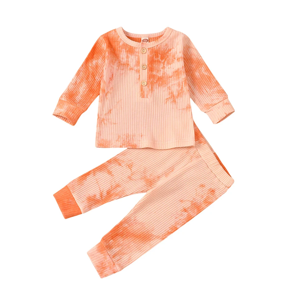 Novo conjunto outono tie-dye para meninos e bebês Conforto e estilo em um conjunto moderno tie-dye, perfeito para os pequenos aproveitarem o outono.