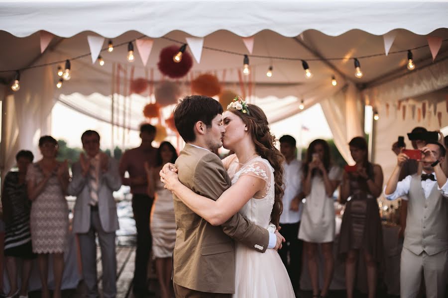 Fotógrafo de casamento Serezha Gribanov (sergeygribanov). Foto de 25 de setembro 2015