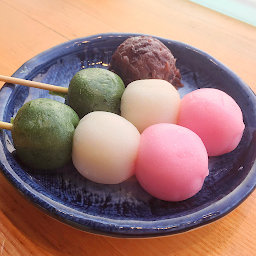 Hanami Dango (2 skewers)