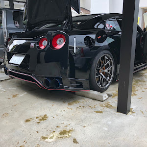 NISSAN GT-R