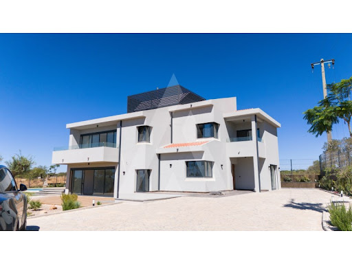 House with pool 1