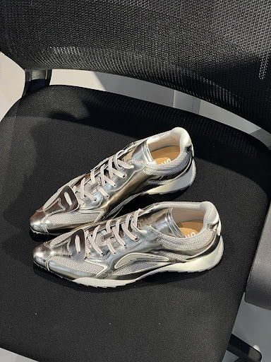 Title 4, Leisure shoes with a thick bottom, height-incre...