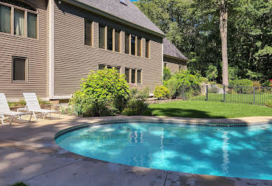 House with pool 4