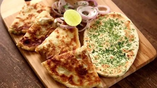 Paneer Pyaz Kulcha