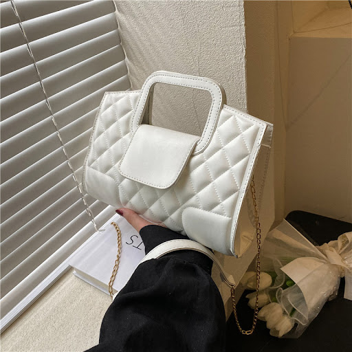 Title 5, Lattice Chain Shoulder Slung Portable Small Squ...