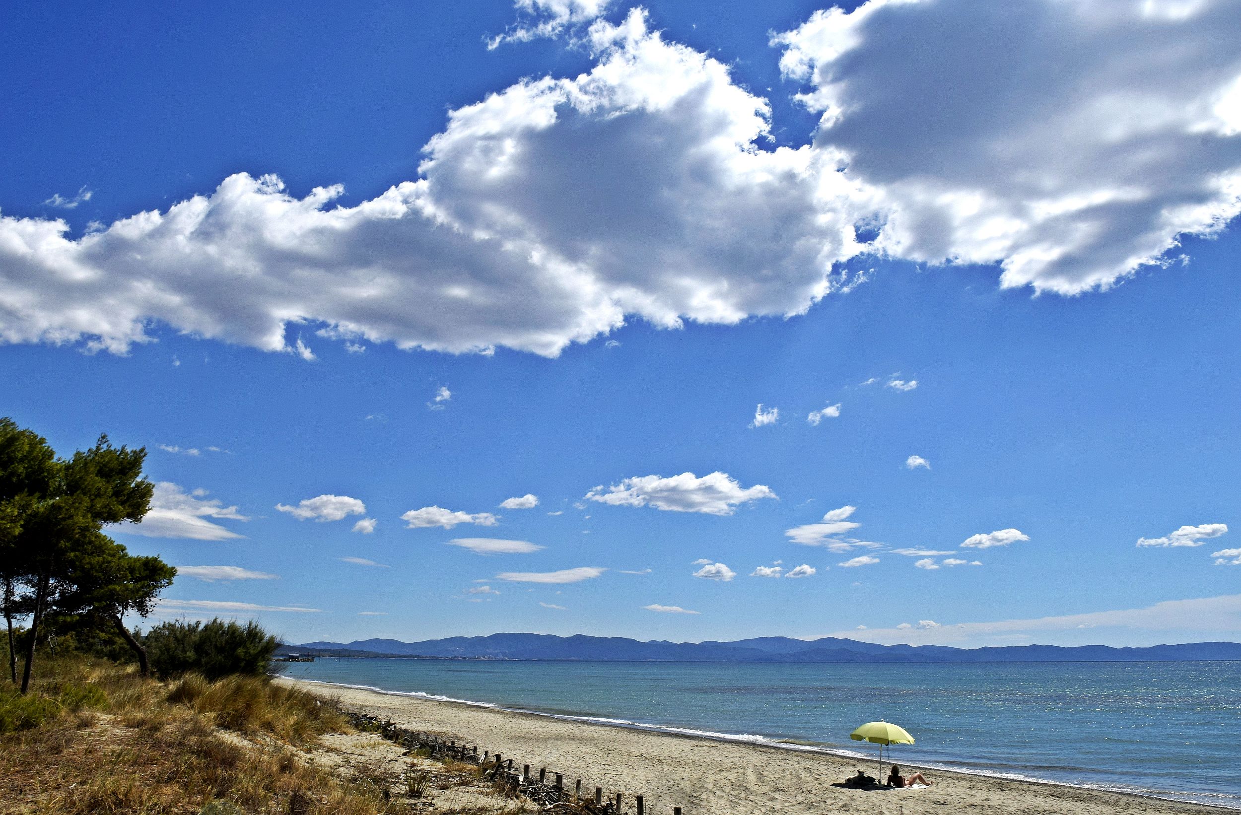 Al mare sotto le nuvole di Luciano Fontebasso