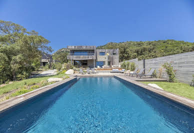 Villa avec piscine en bord de mer 3