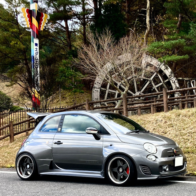 アバルト 595のgarage cafe L・F・D・クリスマス　マルシェ・青土ダムに関するカスタム事例の投稿画像1枚目