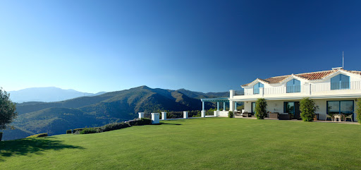 Villa with pool 4