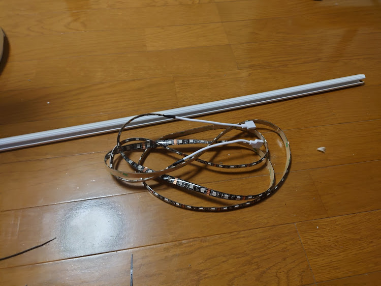 ストリームのお休みの日・巣ごもり・アンダーLED取り付け・右側・只今製作中に関するカスタム事例の投稿画像4枚目