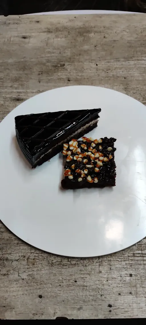 Chocolate Pastry [1 Piece] And Brownie [1 Piece]