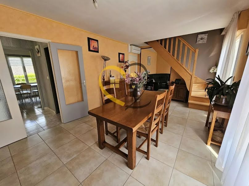 Vente maison 5 pièces 93 m² à Les Aix-d'Angillon (18220), 160 000 €