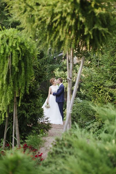 Wedding photographer Sveta Obolenskaya (svetavesna). Photo of 11 August 2016