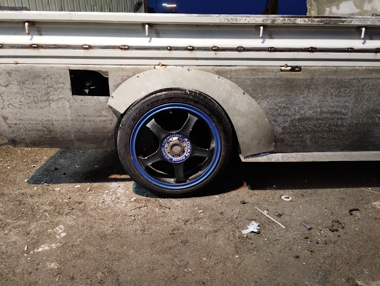サンバートラックのワンオフエアロ・不正改造車取締月間・自作エアロ・カンタンDIY・７月もよろしくお願いいたしますに関するカスタム事例の投稿画像1枚目