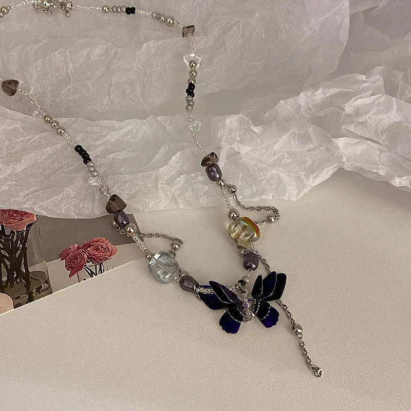 Franse retro Super Fairy paarse vlinder ketting. Een charmant sieraad voor een romantische en elegante uitstraling. Perfect om je outfit te verfraaien en te laten stralen.