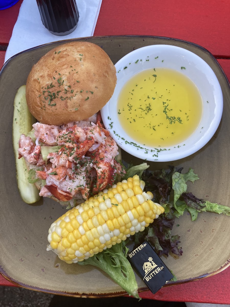 GF lobster roll with veggie of the day (corn on the cob)