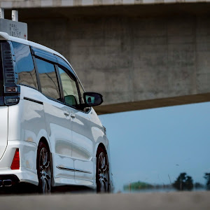 ヴォクシー ZRR80W