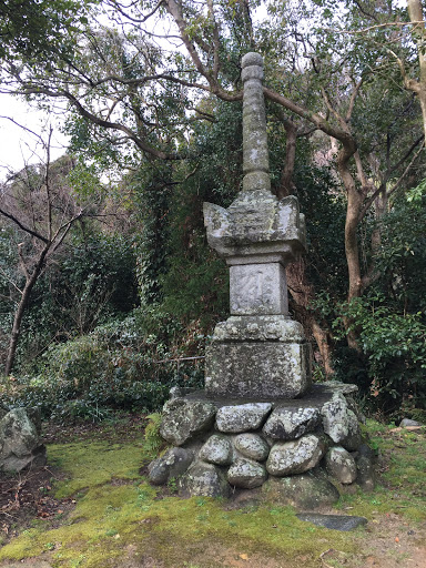 石造宝篋印塔（志賀海神社）