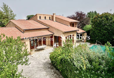 House with pool and terrace 2