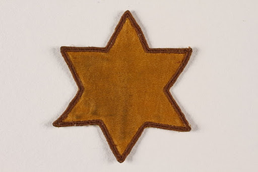 Yellow cloth Star of David badge with a blank center