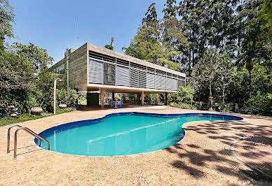 House with pool 18