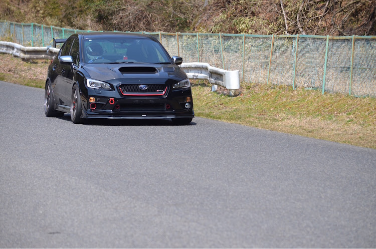 WRX STIのガリ傷・キャンバー・LSDに関するカスタム事例の投稿画像4枚目