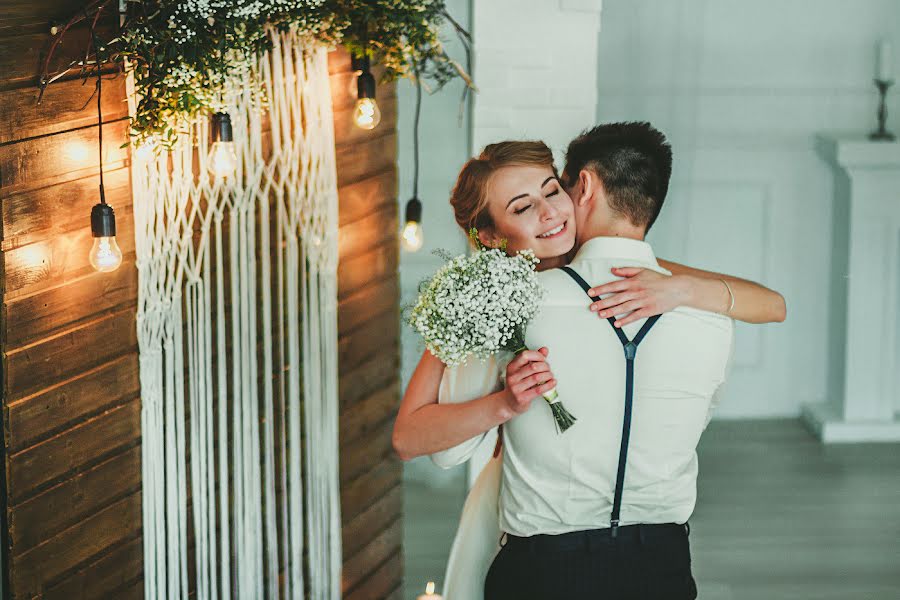 Fotógrafo de casamento Elena Popova-Imanaeva (elenaimanaeva). Foto de 3 de maio 2016