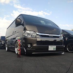 ハイエースバン TRH211K