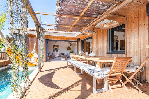 Maison avec piscine et jardin 5