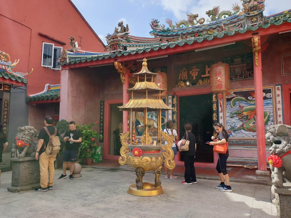 The Hiang Thian Siang Ti Temple was built by the early Teochews of Kuching. 